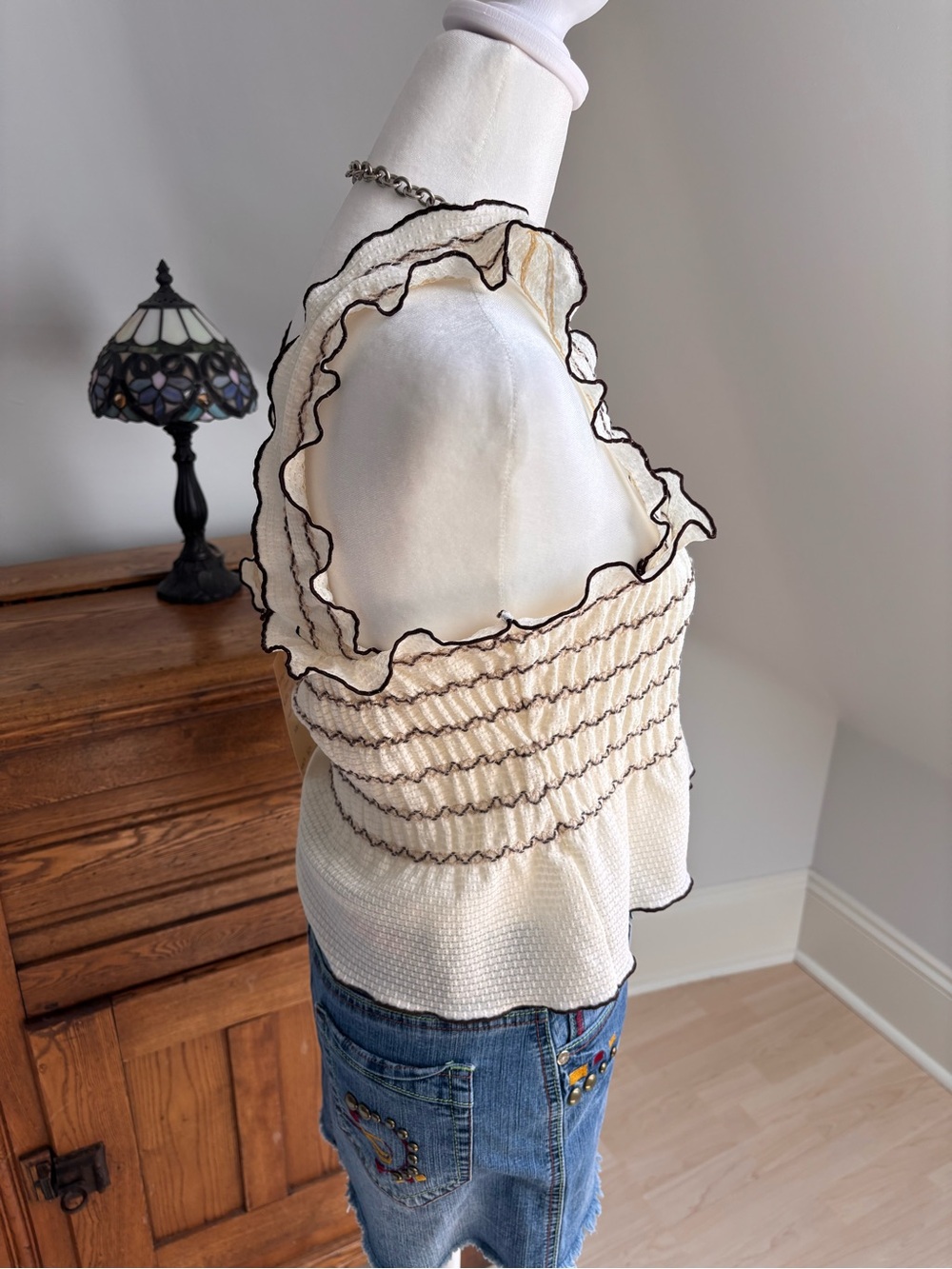Vintage Cream Ruffle Tank 🤍 - Picture 4 of 5